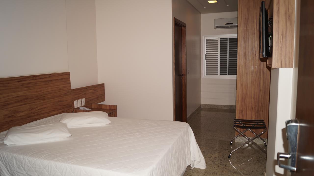 Lindoya Hotel Catalão Екстериор снимка