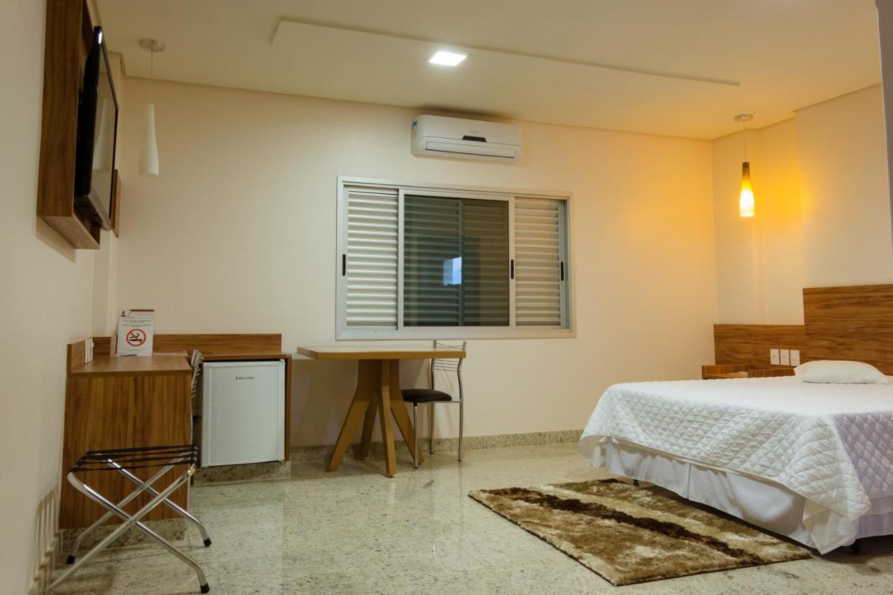 Lindoya Hotel Catalão Екстериор снимка