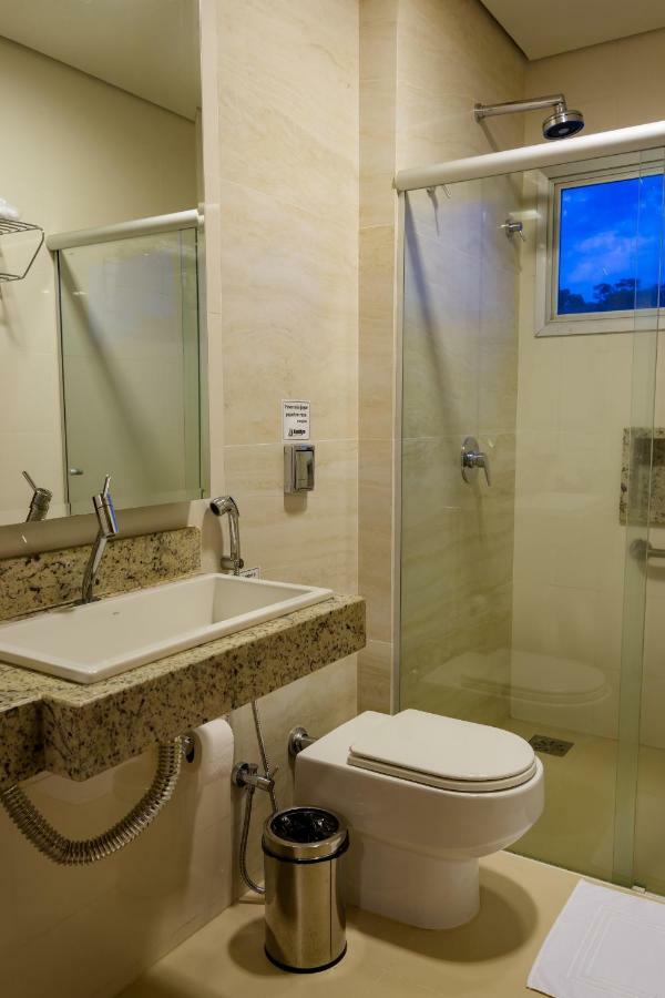 Lindoya Hotel Catalão Екстериор снимка